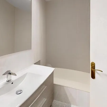 3 Ch Centre Plages A Pied Balcon 2 Sdb Apartment Roses