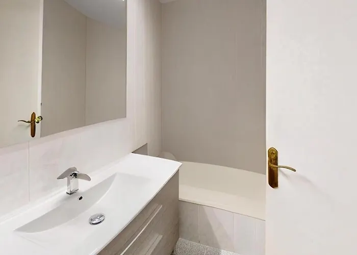 3 Ch Centre Plages A Pied Balcon 2 Sdb Apartment Roses
